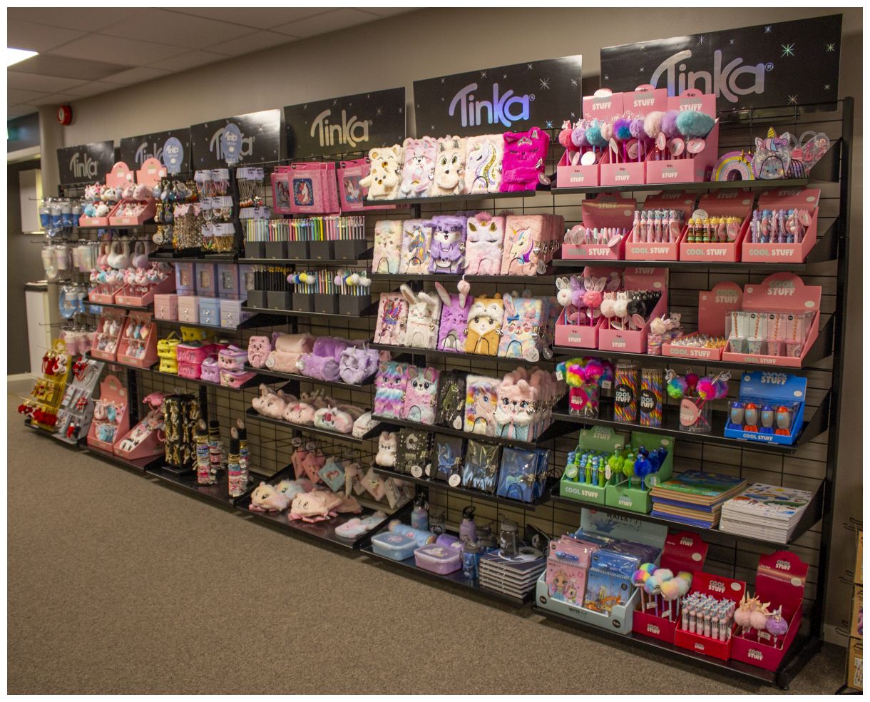 FAN SHOP MUSTA SEINÄ 88x175x45CM