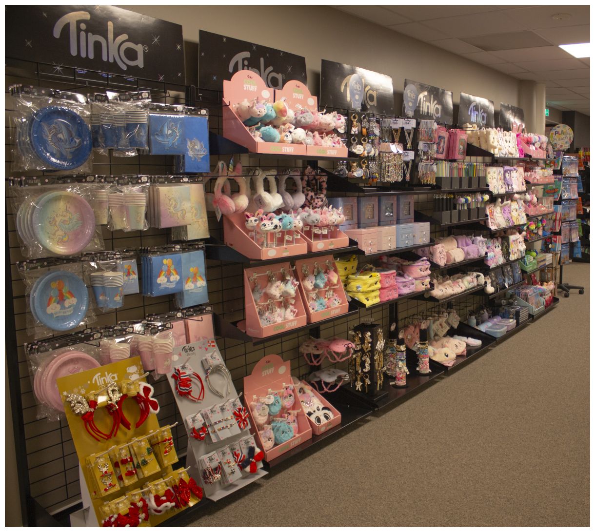 FAN SHOP MUSTA SEINÄ 88x175x45CM