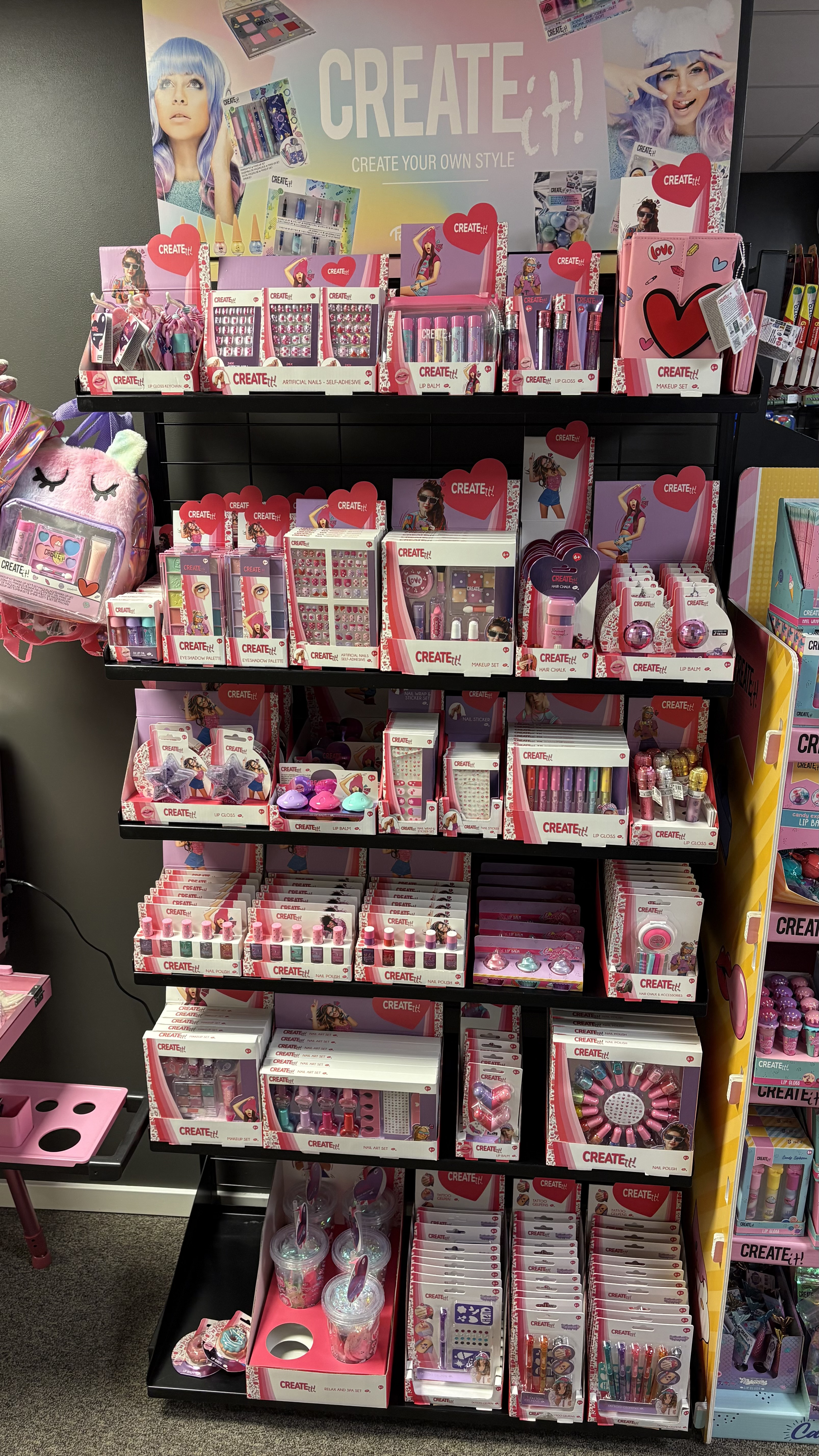 FAN SHOP MUSTA SEINÄ 88x175x45CM