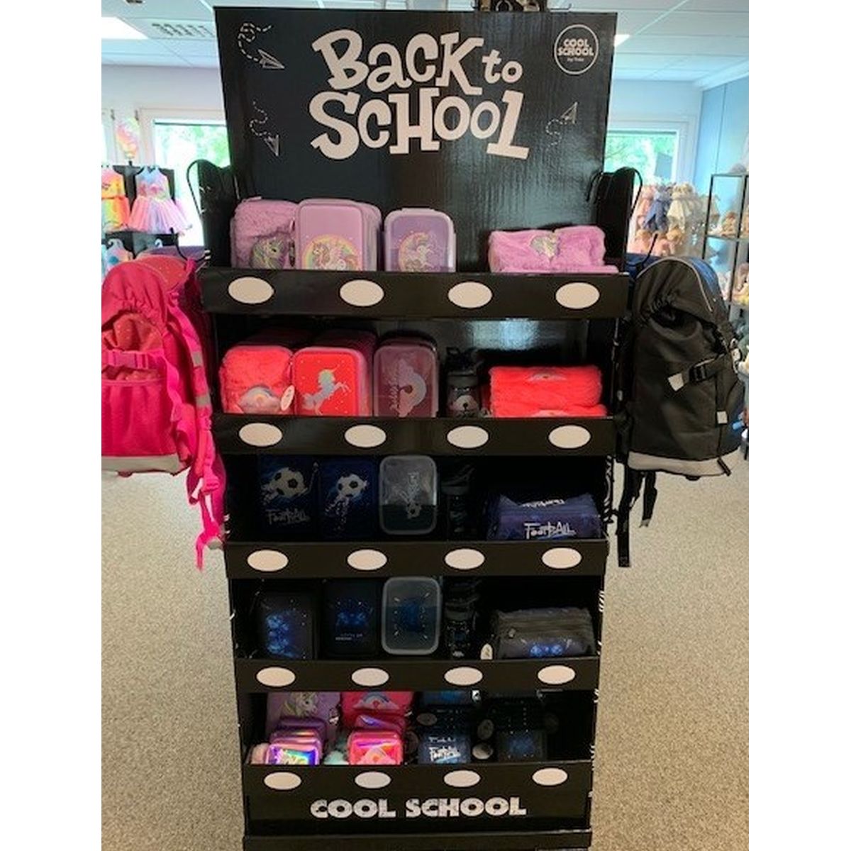 NÄYTTÖ KOULUN ALKAMISELLE